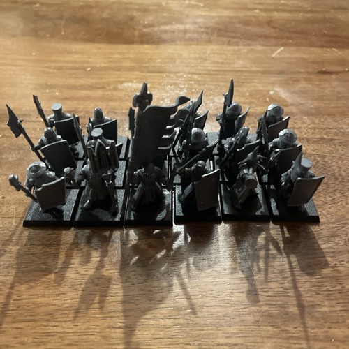 Bretonnia men arms with - at,