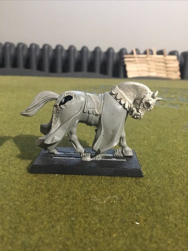 Bretonnian mount horse knight - mount,