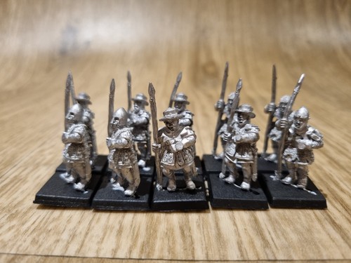 Bretonnian men arms - bretonnian, at