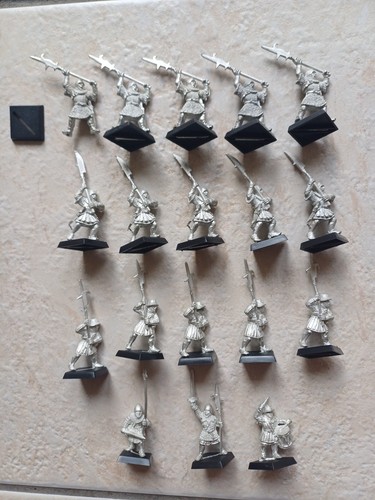 Bretonnian men arms - bretonnian,,